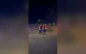 Imagens emocionantes: Criança abraça bombeiros em agradecimento pelo combate ao incêndio em Pampilhosa da Serra 