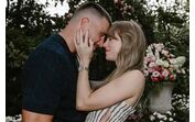 Taylor Swift e Travis Kelce anunciam noivado com fotos românticas 