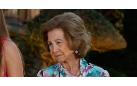 Rainha Sofia aparece finalmente em Maiorca e recebe elogios com ao seu look elegante