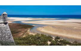 O que é que a zona de Cacela Velha tem de tão especial? O paraíso escondido no Algarve que atrai cada vez mais famosos