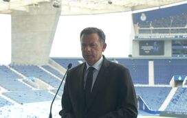 Tarde de emoções. As palavras sentidas de Luís Montenegro na homenagem a Jorge Costa no Dragão