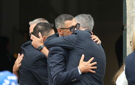 As imagens da comoção e as lágrimas de Sérgio Conceição, Luís Figo e Costinha 