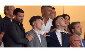 De arrepiar: homenagem a Jorge Costa no Dragão deixa os filhos do antigo jogador em lágrimas
