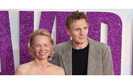 Passado íntimo de Pamela Anderson põe em risco namoro recente com Liam Neeson