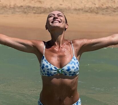 Fátima Lopes mostra-se muito divertida na noite algarvia na companhia do namorado