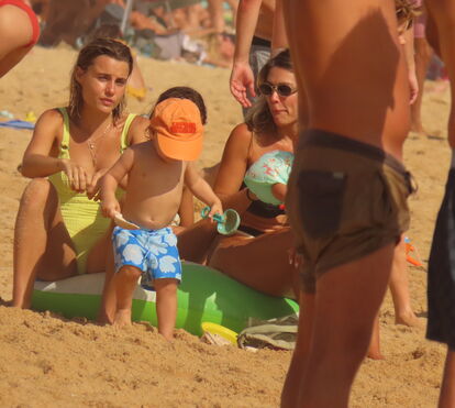 Rica sogra! As exclusivas férias de Kelly Bailey com Lourenço Ortigão na praia do Algarve onde tudo acontece 