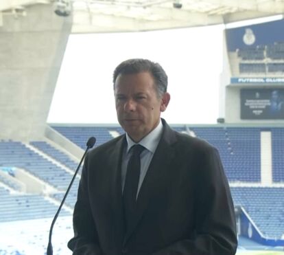Tarde de emoções. As palavras sentidas de Luís Montenegro na homenagem a Jorge Costa no Dragão