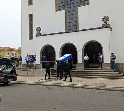 A chegada da urna de Jorge Costa à Igreja de Cristo Rei, no Porto