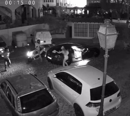 As imagens do momento de terror em que Liliana Filipa e Daniel Gregório são assaltados à mão armada no seu Ferrari, no Algarve