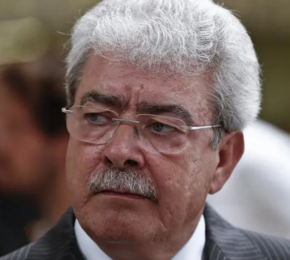 Muitas personalidades marcam presença no último adeus a Joaquim Oliveira