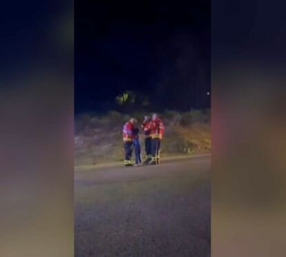 Emocionante: Criança abraça bombeiros em agradecimento pelo combate ao incêndio em Pampilhosa da Serra 