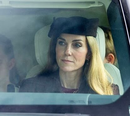 Look de verão! Kate Middleton exibe novo visual em domingo de missa ao lado da família