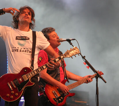 45 anos de rock português. Esta é a nossa homenagem a todos os músicos que nos fizeram dançar e ser felizes 