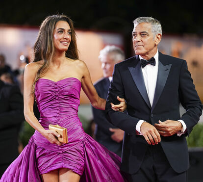 Lá se vão os rumores de separação por 'água abaixo'. George e Amal Clooney juntos e felizes em Veneza