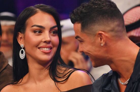 Cristiano Ronaldo e Georgina Rodríguez celebram o amor com casamento
