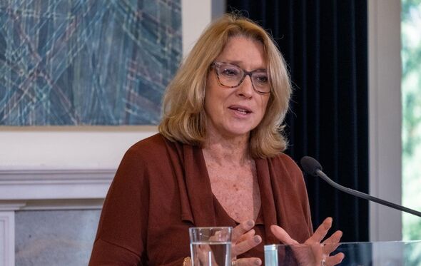Ministra do Trabalho, Maria do Rosário Palma Ramalho, defende limites na amamentação