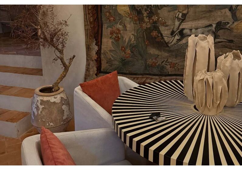 Cristina Ferreira desfruta de férias num hotel de luxo em Menorca com o namorado, João Monteiro