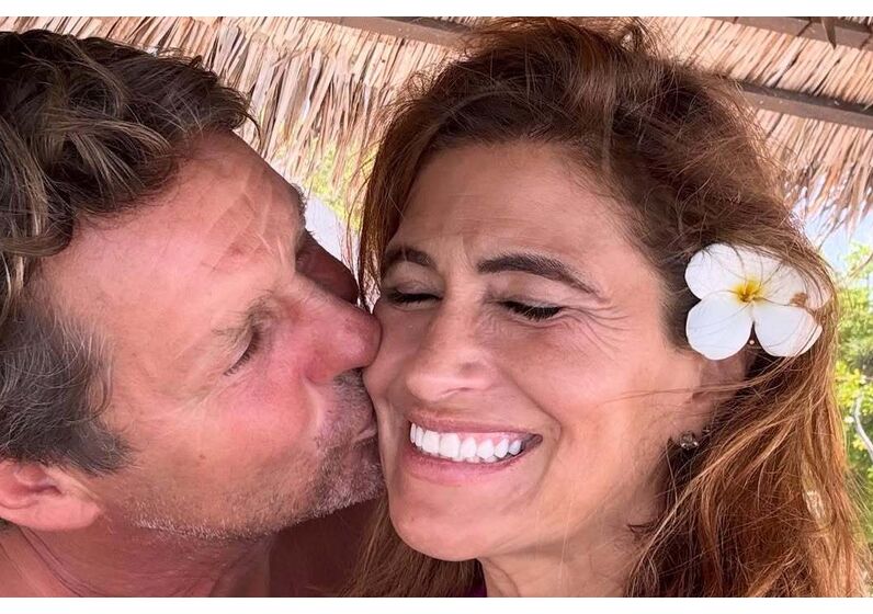Liliana Campos aproveita dia de sol com o marido