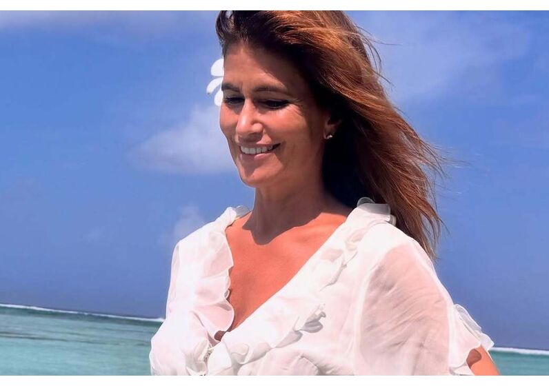 Liliana Campos aproveita dia de sol e mar