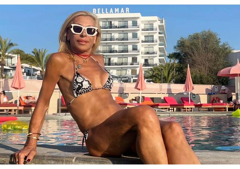 Zulmira Garrido relaxa numa piscina em Espanha