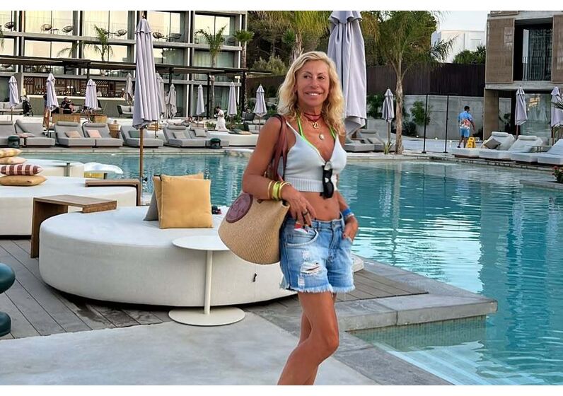 Zulmira Garrido aproveita dia de sol junto à piscina