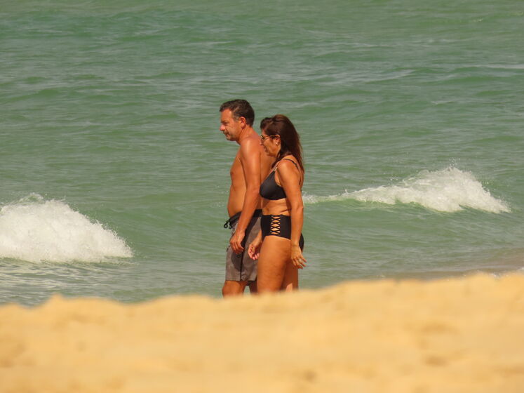 Luís Montenegro de férias com a mulher no Algarve
