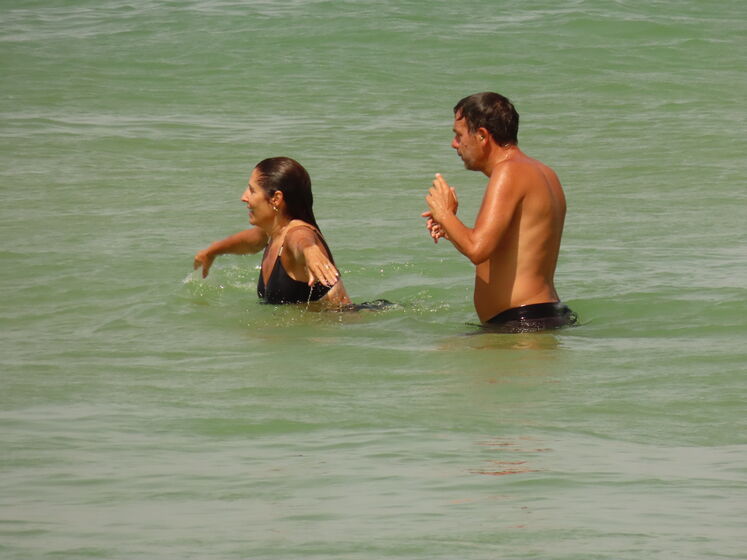 Luís Montenegro de férias com a mulher no Algarve