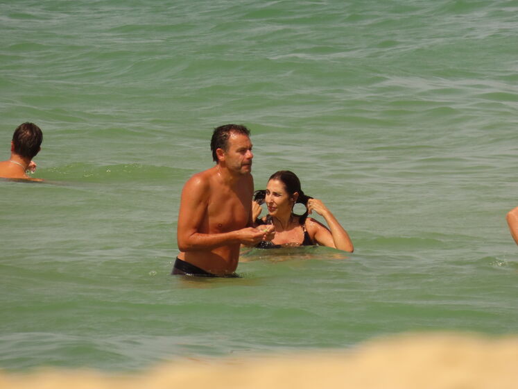 Luís Montenegro de férias com a mulher no Algarve