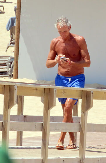 Empresário Filipe de Botton a banhos na Comporta