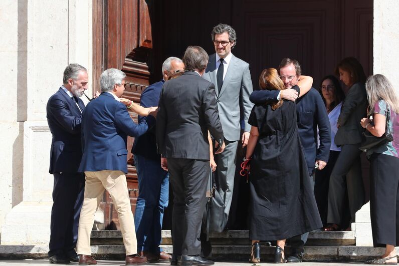 Último adeus a Teresa Caeiro na Igreja de São Roque com família e amigos