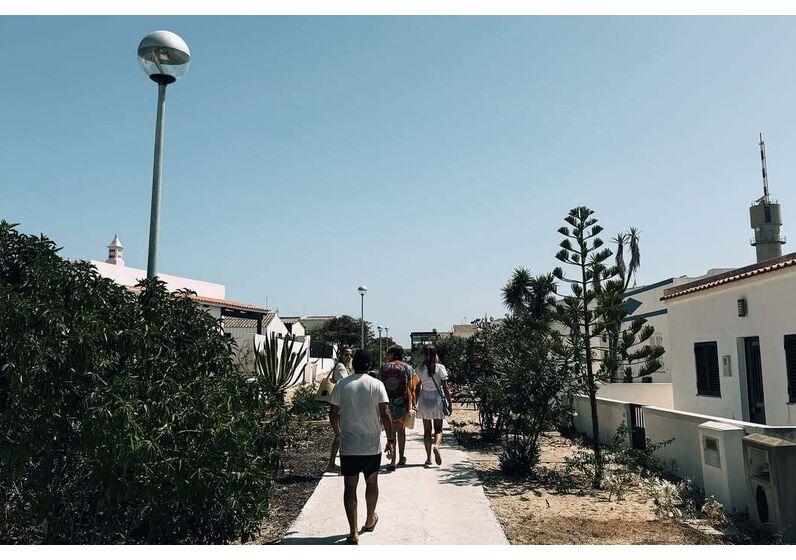 Pedro Teixeira desfruta de férias com o filho no sul de Portugal.
