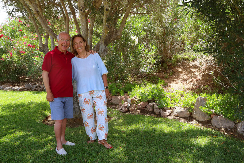 Luís Marques Mendes na casa de Vilamoura com a mulher Sofia 