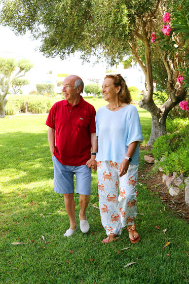 Luís Marques Mendes na casa de Vilamoura com a mulher Sofia 