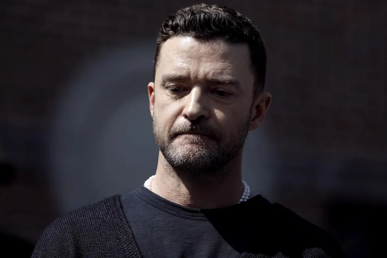 Justin Timberlake revela problema de saúde devido à febre da carraça.
