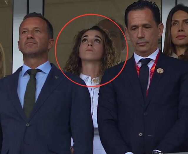 Rute Cardoso, viúva de Diogo Jota, assiste a homenagem no Estádio do Algarve