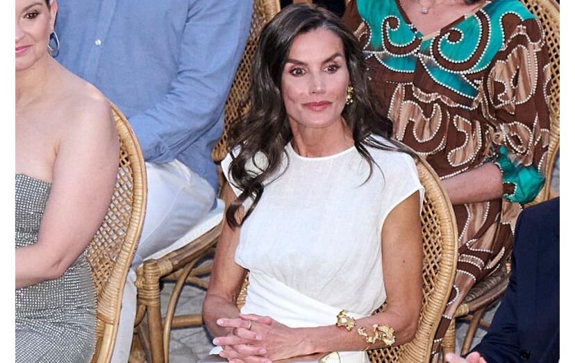Letizia deslumbra com vestido branco no festival de cinema em Maiorca