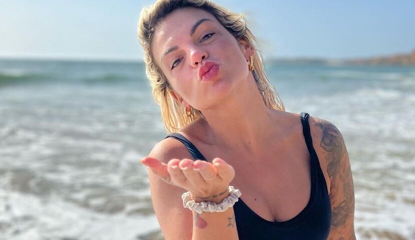 Fanny Rodrigues na praia
