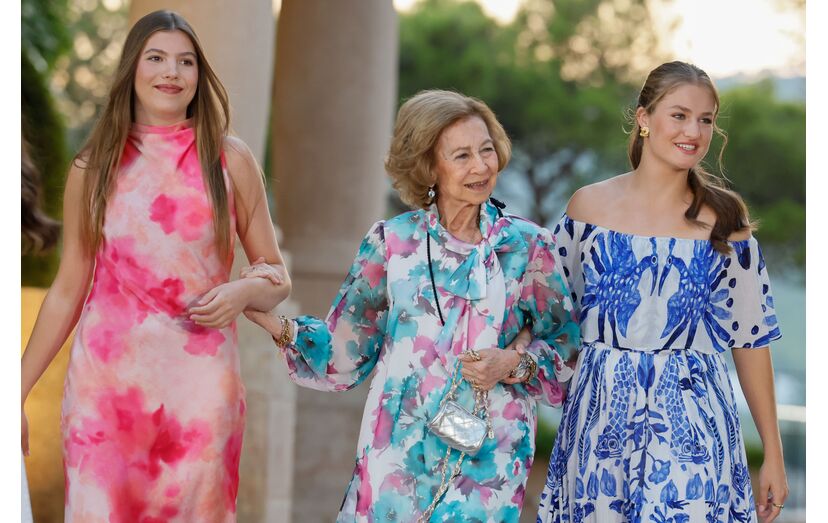 Rainha Sofia surge em Maiorca junto das netas 