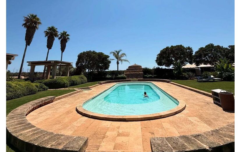 Cristina Ferreira desfruta de dias de descanso num hotel de luxo em Menorca com João Monteiro