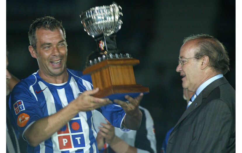 Jorge Costa celebra conquista ao serviço do Porto