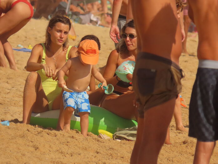Kelly Bailey e Lourenço Ortigão desfrutam férias no Algarve com a família