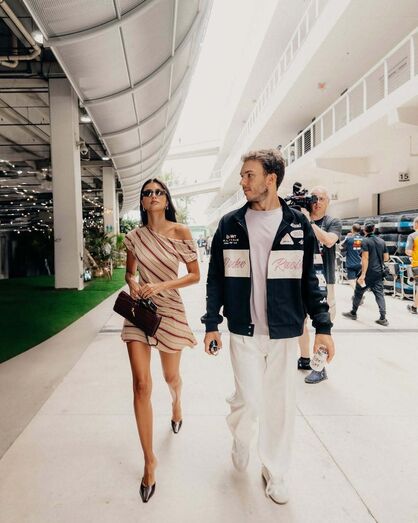 Kika Cerqueira Gomes e Pierre Gasly