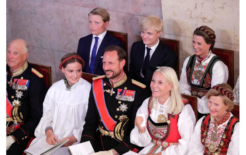 Família real norueguesa junta num evento oficial