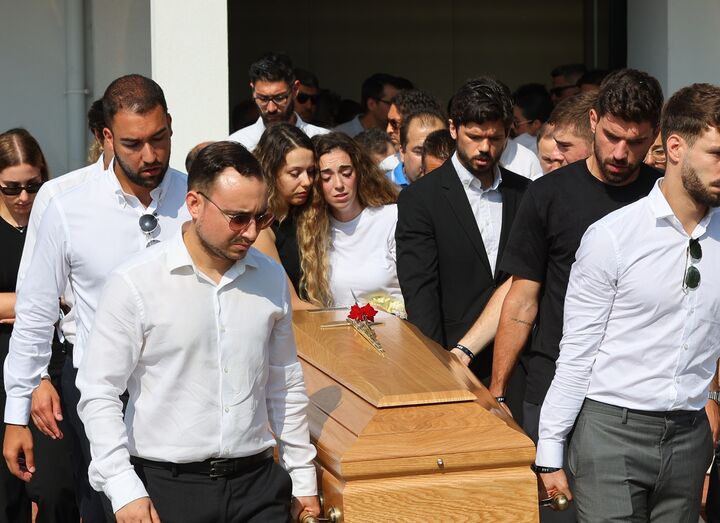 Cortejo fúnebre de Diogo Jota e André Silva em Gondomar, com a presença de Rúben Neves