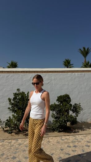 Helen, mulher de Figo, aproveita férias no Algarve