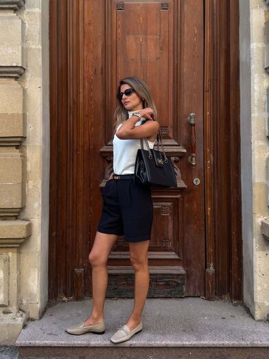 Ficar elegante com sapatos rasos? Ténis, mocassins ou sandálias são opção para looks requintados