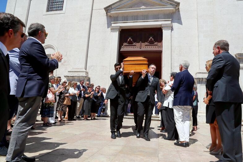 Funeral de Teresa Caeiro na Igreja de São Roque reúne figuras políticas e amigos
