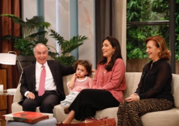 Marques Mendes com a mulher, filha e neta