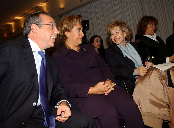 Marques Mendes com a mulher e Maria de Belém 