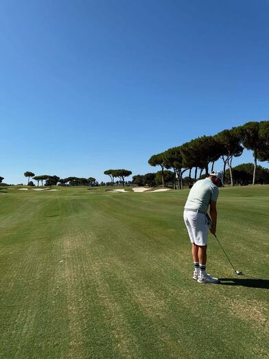 Kika Cerqueira Gomes e Pierre Gasly desfrutam férias de sonho no Algarve com golfe e praia